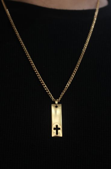 Collar Placa Rectangular Cruz Dorado