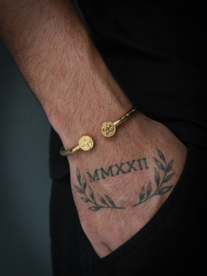 Brazalete San Benito Dorado