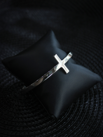 Brazalete Cruz Plateado