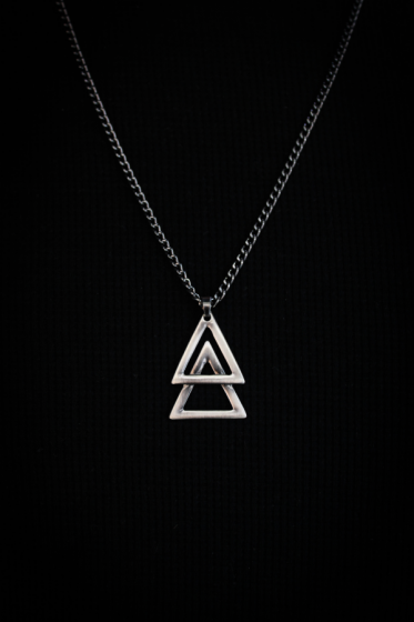 Collar Doble Triangulo Grafito