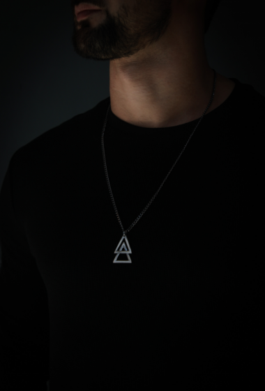 Collar Doble Triangulo Grafito