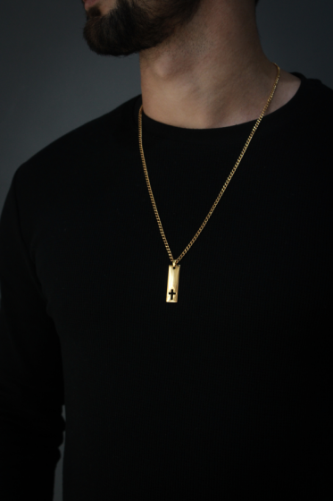 Collar Placa Rectangular Cruz Dorado