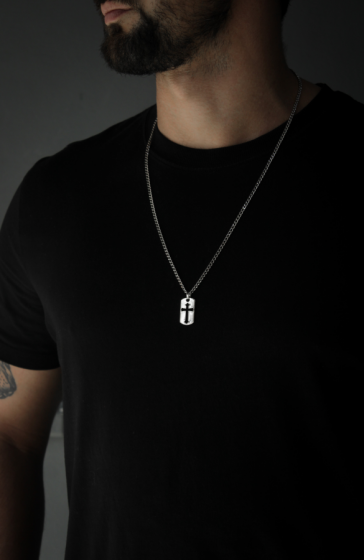 Collar Placa Rectangular Cruz Plateado