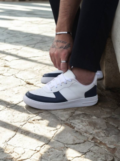 Sneaker Blanco Con Azul Marino