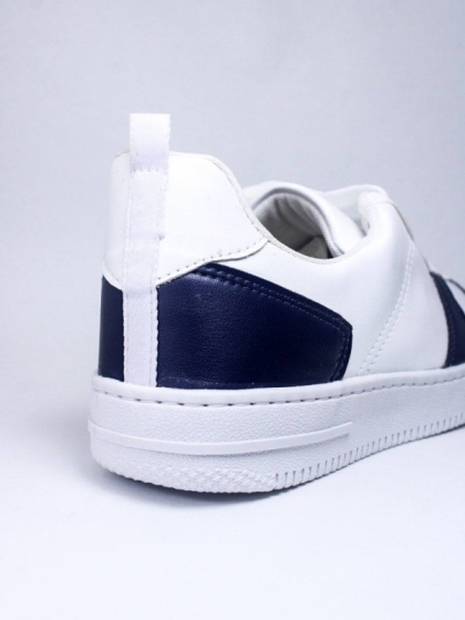Sneaker Blanco Con Azul Marino