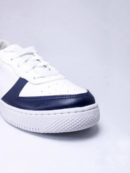 Sneaker Blanco Con Azul Marino
