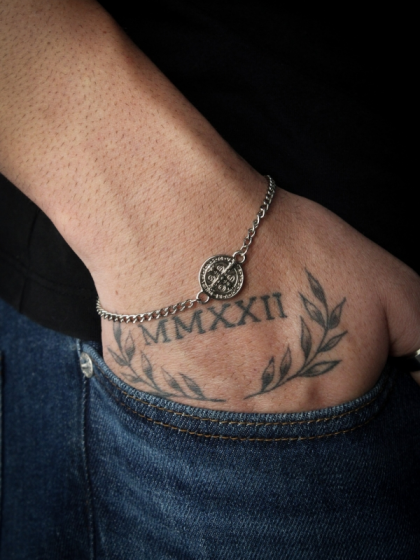 Pulsera de Metal San Benito Plateado